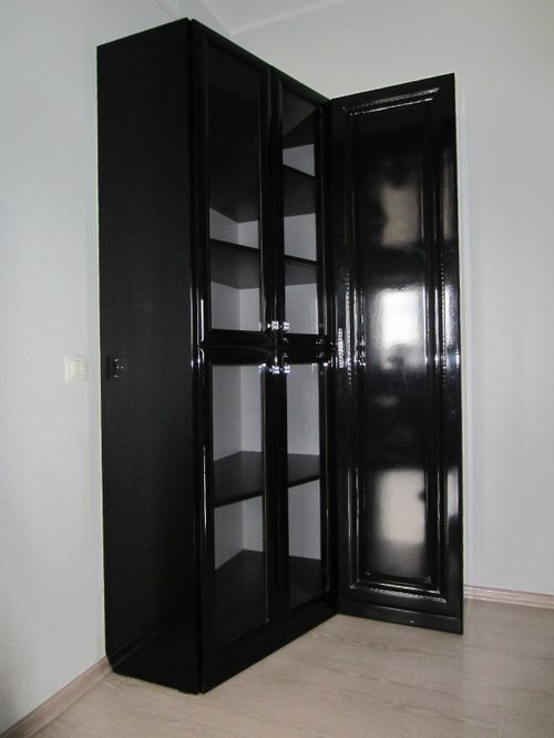 Черный шкаф